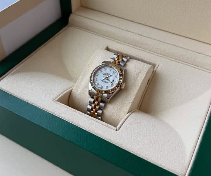Rolex Lady-Datejust Two-tone construction featuring Oystersteel and Yellow Gold stainless steel chain