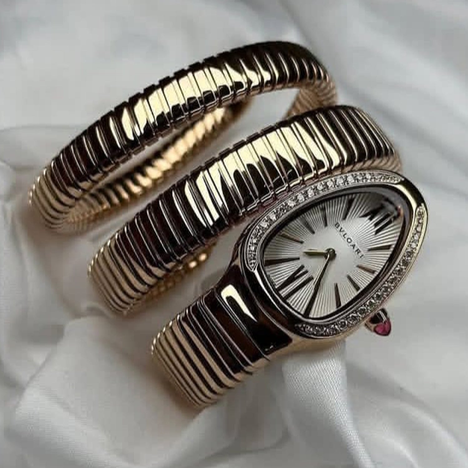 Trendy Snack Watch 🐍 Luxury Style Women Watch With White Dial And Golden Stainless Steel Chain