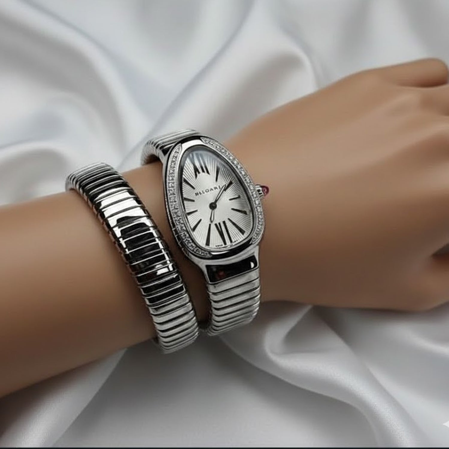 Trendy Snack Watch 🐍 Luxury Style Women Watch With White Dial And Golden Stainless Steel Chain